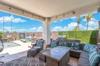 New 4 BR Brand new Heated Pool & Spa plus 2nd therapeutic Spa Putting Green!