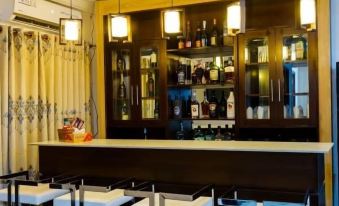 Ampric Guest House and Lounge