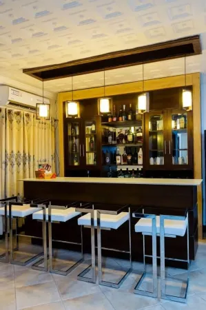 Ampric Guest House and Lounge Отели в г. Нсауэм