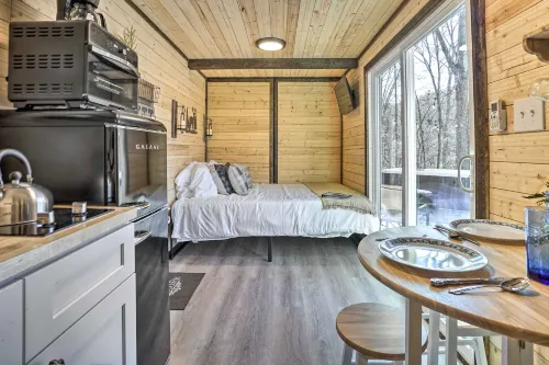 Tiny Home w/ Hot Tub by Mohican State Park! Hotels in Hanover Township