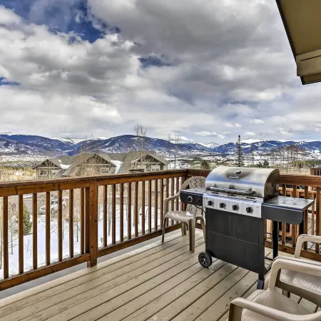 Silverthorne Condo w/ Deck: 11 Mi to Keystone
