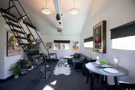 Modern Entertainment Getaway Off Sacramento River! Отели в г. Андерсон