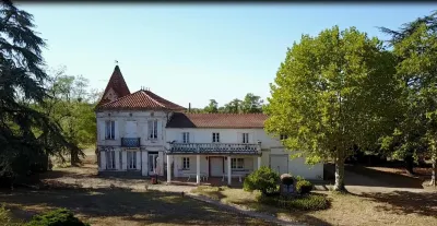 Chateau la Loge Hotels in Castelnau-d'Estretefonds