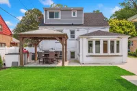 Culinary DREAM - Tranquil Home - Pizza Oven/BBQ/Smoker Hotels in Skokie