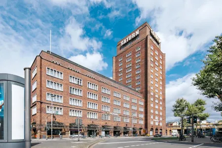 Premier Inn Köln City Mediapark Отели рядом с достопримечательностью «Кёльнская высшая школа музыки»