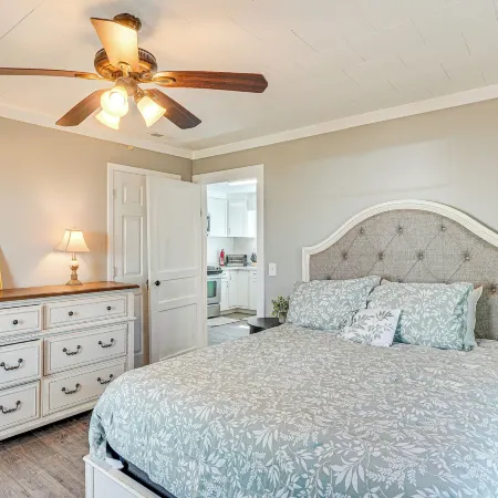 Close to Shops, Eats & Hospital: Roxboro Retreat
