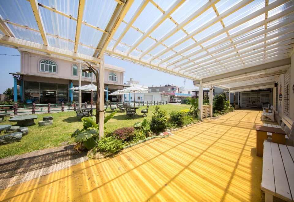 깔끔하고 정돈된 숙소 객실 내부