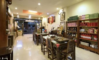 Lake View Hostel Resort