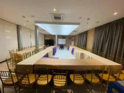 SV Chrome by AJ Boutique Hotel