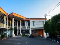 Hotel Grand Orri Hotels near Danau Dori Kebun Raya Cibinong