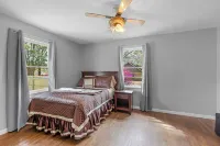 Magnolia House - charming 3-bedroom house in Semmes, Alabama - โฮมสเตย์