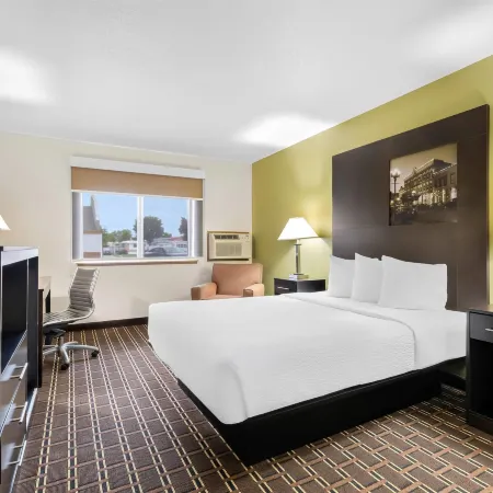 Super 8 by Wyndham la Crosse