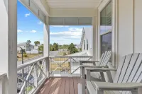 Sun by Avantstay Gulf Place Golf Cart, Pool, Bikes