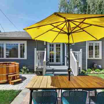 Maple Leaf Craftsman w/ Private Hot Tub, AC, Fenced Yard & Walkable Dining Hotel Exterior