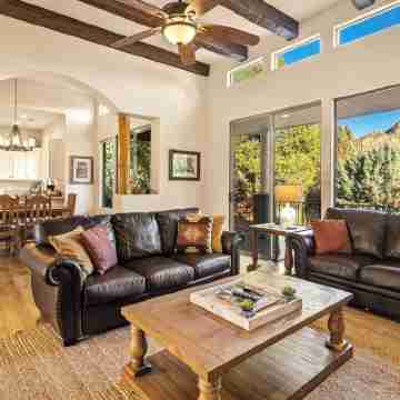 Luxury Sedona Living: Remodeled w/ Red Rock Views! Rooms