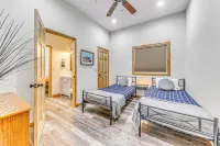 Modern Mtn Home w/ Sports Court, Near Alto Lake! - Wi-Fi