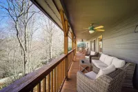 Blowing Rock Escape w/ Covered Deck & Fire Pit - 3-Star