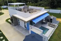 Beach House Wood w/private pool, WiFi, BBQ, kayaks, full A/C. Hotels in Cabo Rojo