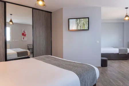 Hôtel Restaurant les 13 Assiettes Отели в г. Сервон