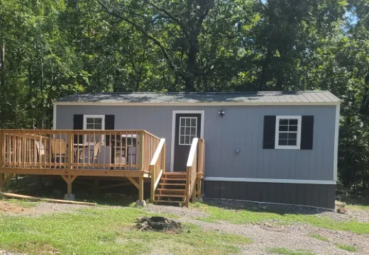 Cute little costal cabin.  One mile from Lake Tenkiller.  Private Spa/Hot Tub