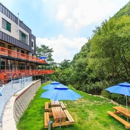 Wonju Make Memory Pension Отели рядом с достопримечательностью «Храм Пэклёнса»