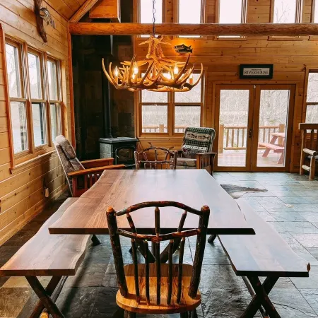 Rim Shoals River Cabin - private boat dock, walk-in fishing access sleeps 14