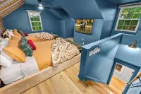 Speakeasy, Hot Tub, Theater, Pickle Ball, Sleeps 20