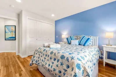 Gorgeous 2 bedroom condo on the Beach!!!