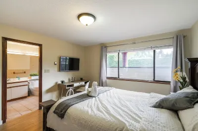 Cozy Room #2 in Horseshoe Bay Hotels near Whytecliff Park | West Vancouver