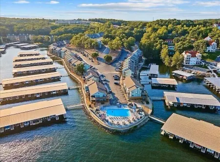 Lakeside Bliss - Ozark Escape