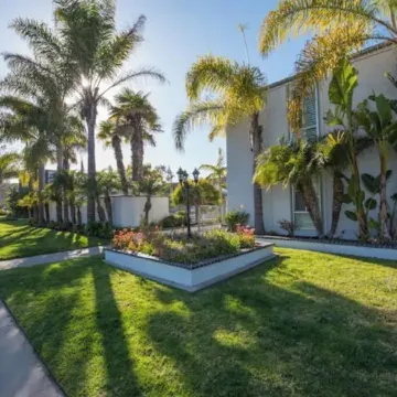 Cottage by the Sea steps to beach with heated pool