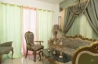 Lovely 3-bedroom vacation home with community pool Hotels in 