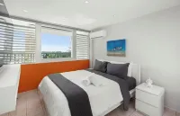 1 BEDROOM APARTMENT, REMODELD WITH OCEAN & POOL VIEW