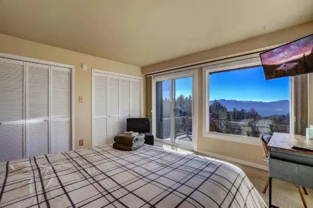 Scenic Escape - Best Views of Lake Tahoe! Отели в г. Стейтлайн