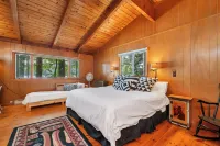 Private Cabin Island Escape Boat Required Pets Retreat Lakefront Sleeps 10