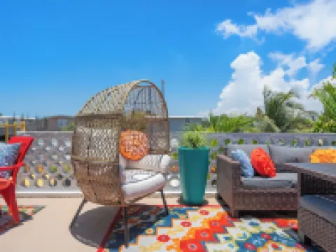 The Jewel of Levittown: Charming 2-bedroom apartment with WiFi, AC in Toa Baja Hotels in Levittown