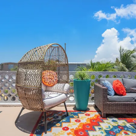The Jewel of Levittown: Charming 2-bedroom apartment with WiFi, AC in Toa Baja