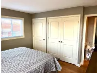 4 Bed 3 bath clean , spacious all brick home , welcome families and work groups Hotel di Clark County