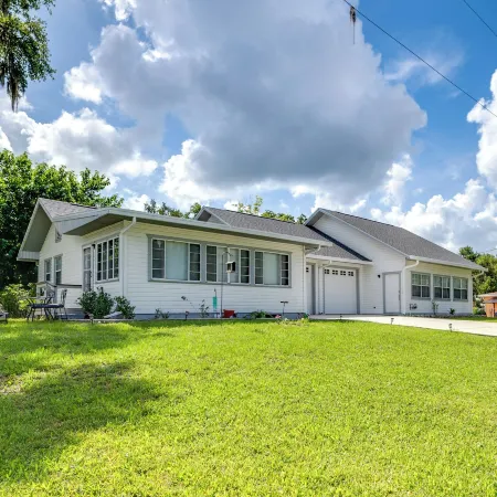 Explore Dtwn Crystal River: Walkable Duplex Unit