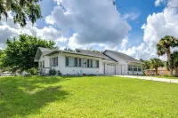 Explore Dtwn Crystal River: Walkable Duplex Unit