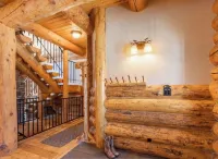 Ashton Bear-a-dise. Spacious retreat close to fishing, hiking, National Parks