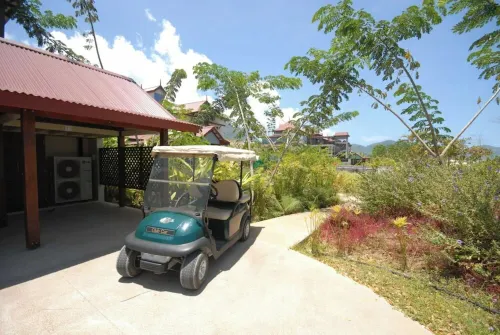 Eden Island Apartment, beach at 90 meters, garden, golfcar, Kayaks