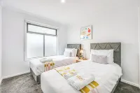 StayAU Fresh Modern 5BR Retreat Netflix in Berwick Hotels in Berwick