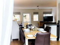 Luxury chalet in wonderful Pembrokeshire National Park, beach & coast path Hotels in Nolton and Roch