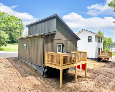 Bristol’s Doo-Wop Den – A 1950s-Themed Retreat with a Modern Twist Hotels in Bristol