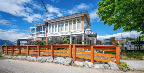 AQUA Corner Unit w Balcony and Amazing View #614