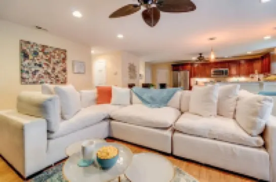 The Dream! Luxury Home By Norfolk Base King Bed