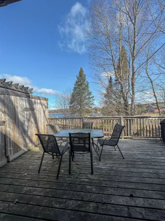 Ahmic Lake Resort's 3-Bedroom Cottage (Red Fox Cottage)