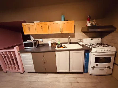 Cozy On Downtown Hamilton