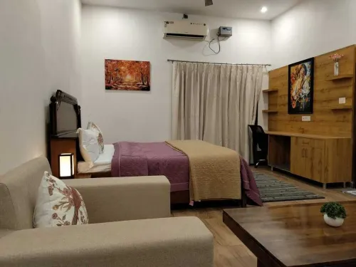 Terrific 5-BHK farmhouse in Gurugram with stunning views